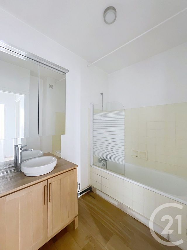 Appartement F2 à louer - 2 pièces - 51.7 m2 - ANGOULEME - 16 - POITOU-CHARENTES - Century 21 Aloha Immobilier