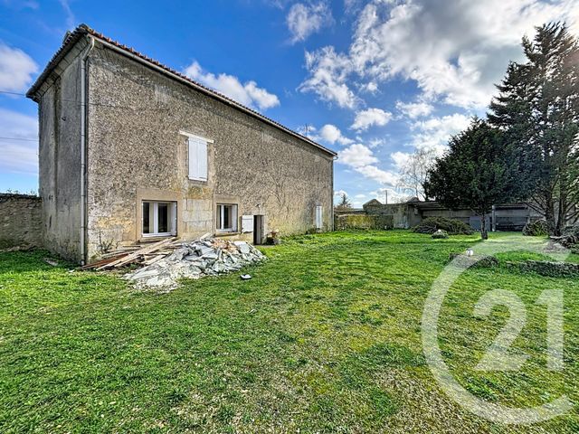 maison à vendre - 8 pièces - 294.0 m2 - ROULLET ST ESTEPHE - 16 - POITOU-CHARENTES - Century 21 Aloha Immobilier