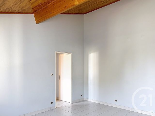 Appartement F2 à louer - 2 pièces - 31.8 m2 - ST MICHEL - 16 - POITOU-CHARENTES - Century 21 Aloha Immobilier