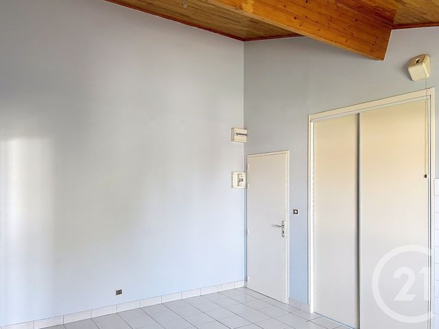 Appartement F2 à louer - 2 pièces - 31.8 m2 - ST MICHEL - 16 - POITOU-CHARENTES - Century 21 Aloha Immobilier