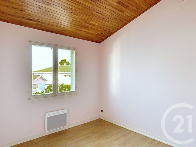 Appartement F2 à louer - 2 pièces - 31.8 m2 - ST MICHEL - 16 - POITOU-CHARENTES - Century 21 Aloha Immobilier