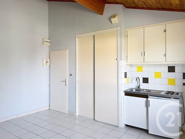 Appartement F2 à louer - 2 pièces - 31.8 m2 - ST MICHEL - 16 - POITOU-CHARENTES - Century 21 Aloha Immobilier