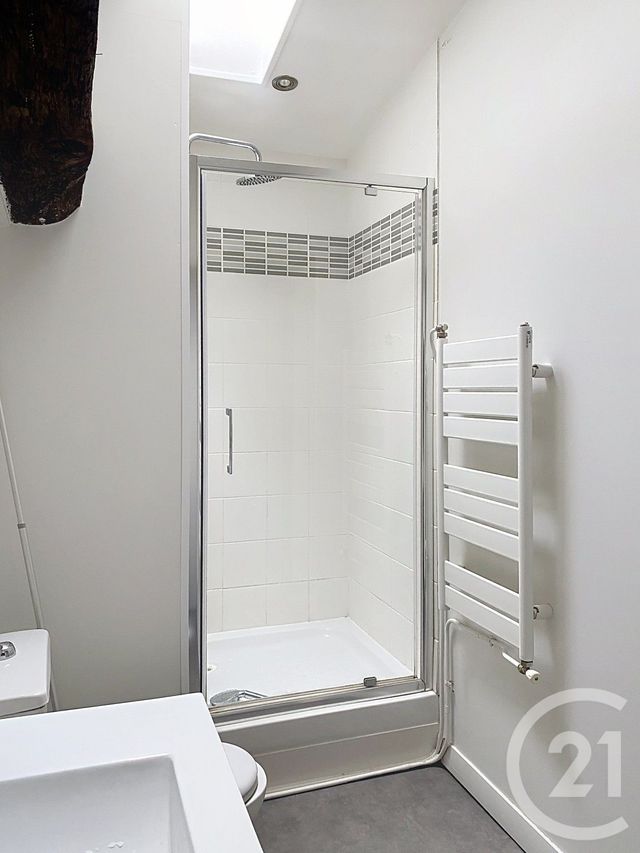 Appartement F2 à louer - 2 pièces - 48.8 m2 - ANGOULEME - 16 - POITOU-CHARENTES - Century 21 Aloha Immobilier