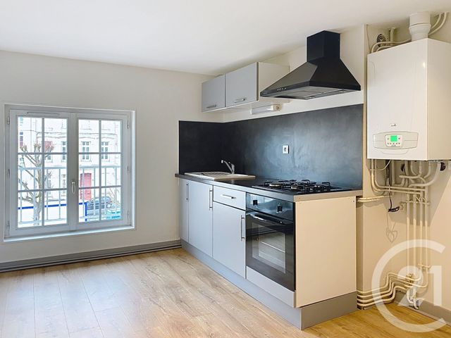 Appartement F2 à louer - 2 pièces - 48.8 m2 - ANGOULEME - 16 - POITOU-CHARENTES - Century 21 Aloha Immobilier