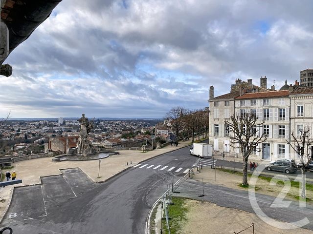 Appartement F2 à louer - 2 pièces - 48.8 m2 - ANGOULEME - 16 - POITOU-CHARENTES - Century 21 Aloha Immobilier