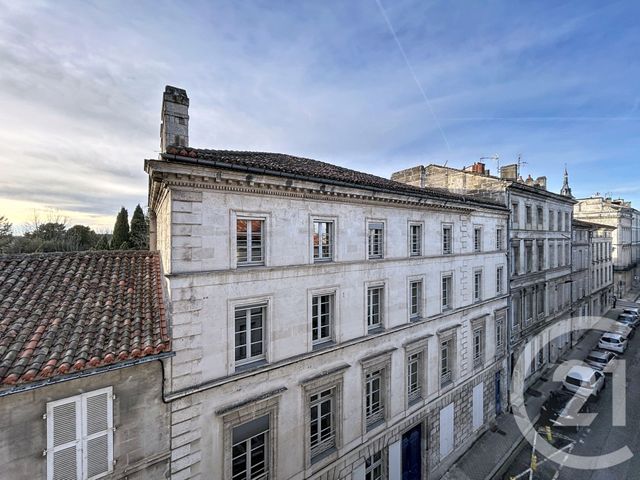 Appartement F2 à louer - 2 pièces - 76.89 m2 - ANGOULEME - 16 - POITOU-CHARENTES - Century 21 Aloha Immobilier