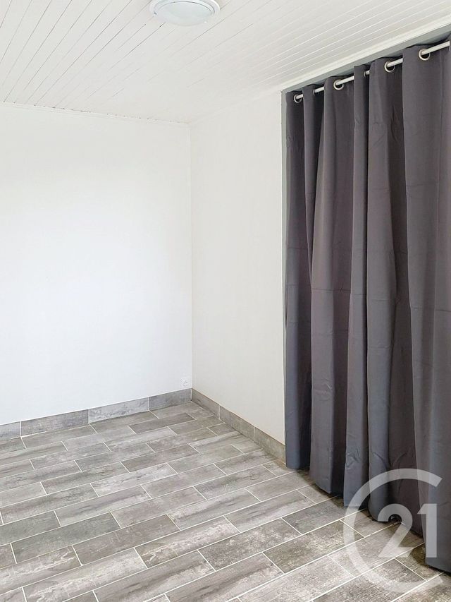 Appartement Studio à louer - 1 pièce - 23.6 m2 - ST MICHEL - 16 - POITOU-CHARENTES - Century 21 Aloha Immobilier