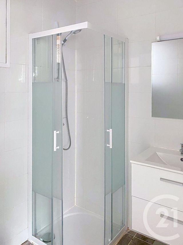 Appartement Studio à louer - 1 pièce - 23.6 m2 - ST MICHEL - 16 - POITOU-CHARENTES - Century 21 Aloha Immobilier