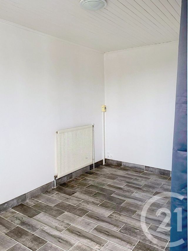 Appartement Studio à louer - 1 pièce - 23.6 m2 - ST MICHEL - 16 - POITOU-CHARENTES - Century 21 Aloha Immobilier