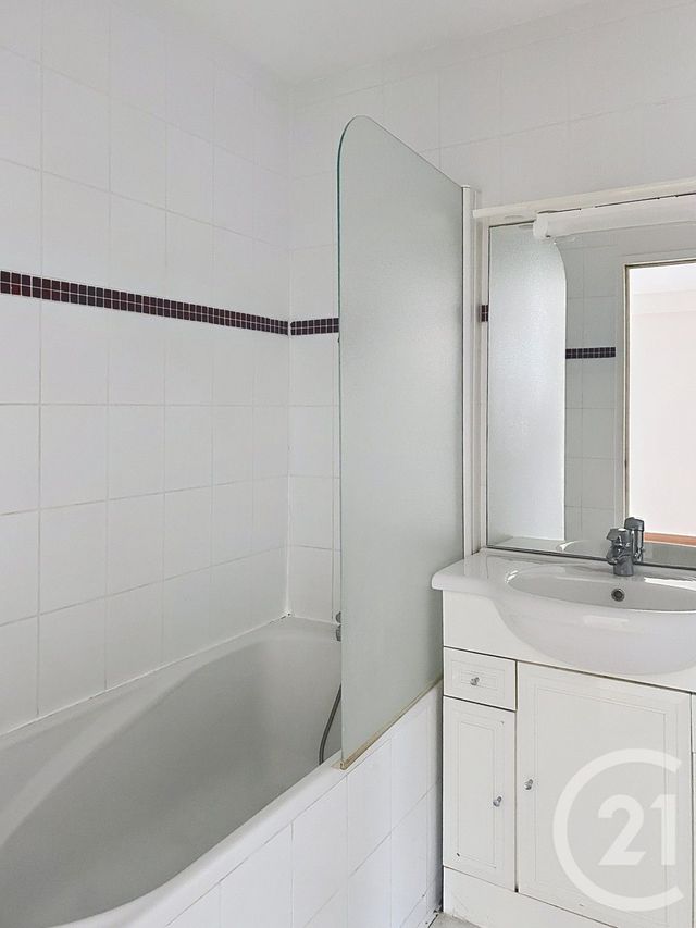 Appartement F2 à louer - 2 pièces - 54.78 m2 - ANGOULEME - 16 - POITOU-CHARENTES - Century 21 Aloha Immobilier