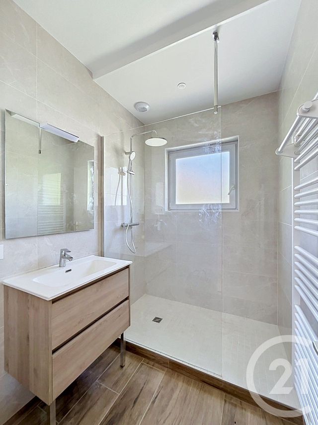 Appartement F3 à louer - 3 pièces - 61.76 m2 - ANGOULEME - 16 - POITOU-CHARENTES - Century 21 Aloha Immobilier