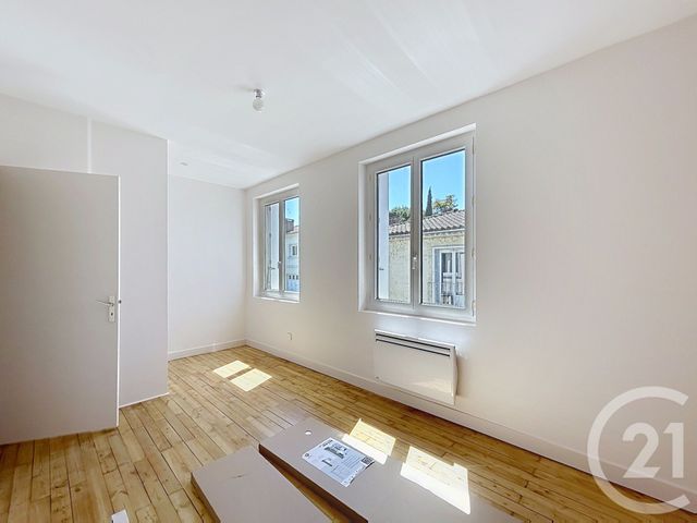 Appartement F3 à louer - 3 pièces - 61.76 m2 - ANGOULEME - 16 - POITOU-CHARENTES - Century 21 Aloha Immobilier