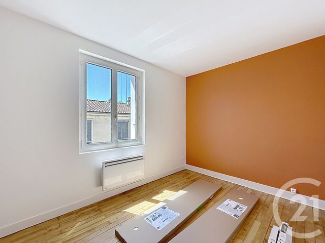 Appartement F3 à louer - 3 pièces - 61.76 m2 - ANGOULEME - 16 - POITOU-CHARENTES - Century 21 Aloha Immobilier
