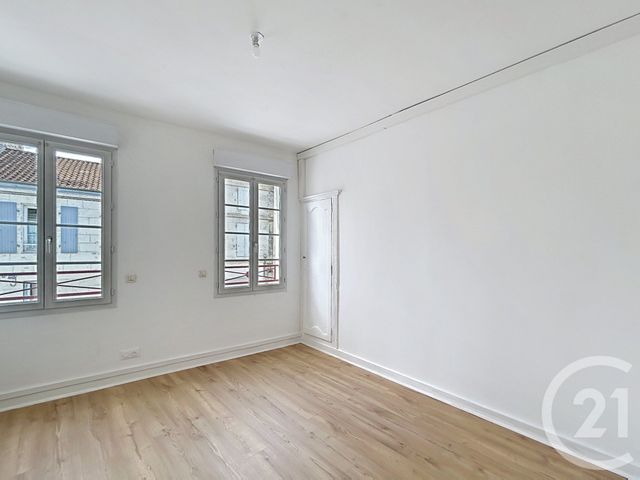 Appartement F4 à louer - 4 pièces - 95.5 m2 - ANGOULEME - 16 - POITOU-CHARENTES - Century 21 Aloha Immobilier