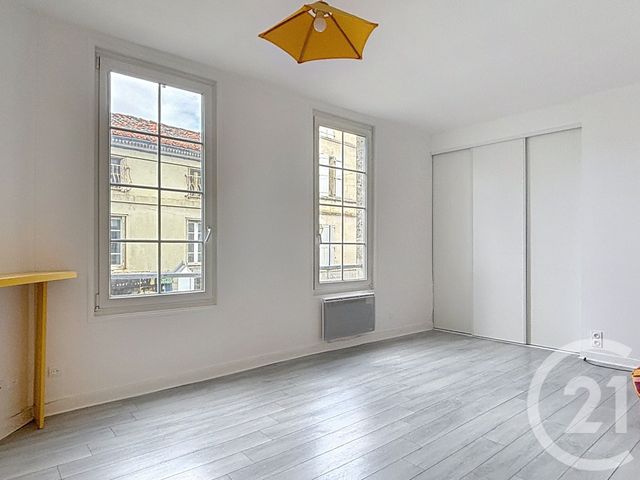 Appartement Studio à louer - 1 pièce - 30.55 m2 - ANGOULEME - 16 - POITOU-CHARENTES - Century 21 Aloha Immobilier