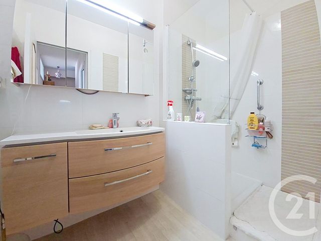Appartement F4 à vendre - 4 pièces - 112.0 m2 - ANGOULEME - 16 - POITOU-CHARENTES - Century 21 Aloha Immobilier