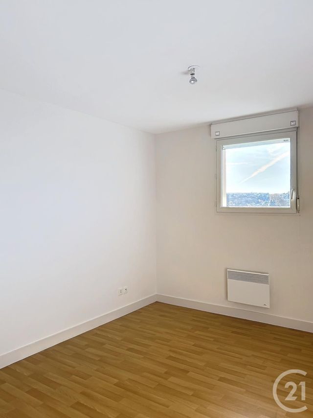 Appartement F3 à louer - 3 pièces - 63.5 m2 - ANGOULEME - 16 - POITOU-CHARENTES - Century 21 Aloha Immobilier