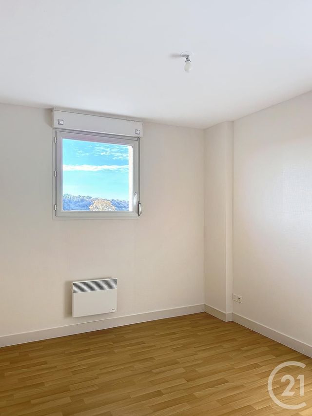 Appartement F3 à louer - 3 pièces - 63.5 m2 - ANGOULEME - 16 - POITOU-CHARENTES - Century 21 Aloha Immobilier