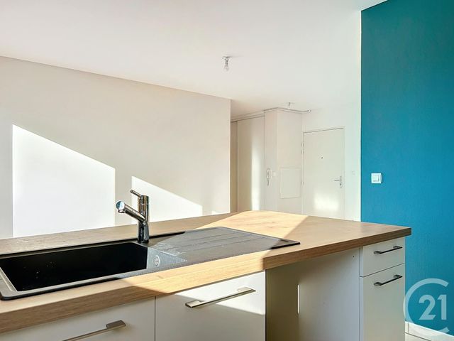 Appartement F3 à louer - 3 pièces - 63.5 m2 - ANGOULEME - 16 - POITOU-CHARENTES - Century 21 Aloha Immobilier