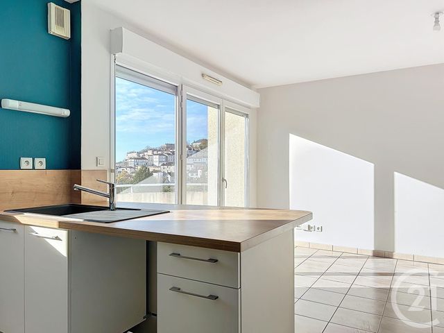 Appartement F3 à louer - 3 pièces - 63.5 m2 - ANGOULEME - 16 - POITOU-CHARENTES - Century 21 Aloha Immobilier