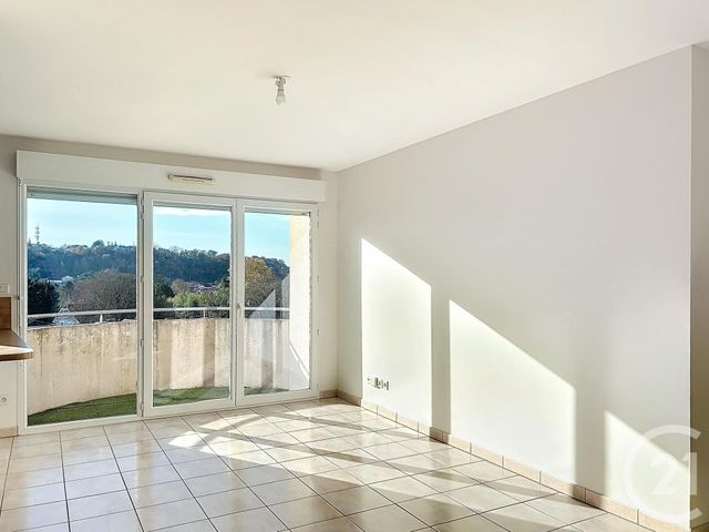 Appartement F3 à louer - 3 pièces - 63.5 m2 - ANGOULEME - 16 - POITOU-CHARENTES - Century 21 Aloha Immobilier