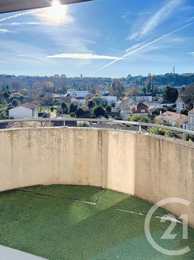 Appartement F3 à louer - 3 pièces - 63.5 m2 - ANGOULEME - 16 - POITOU-CHARENTES - Century 21 Aloha Immobilier