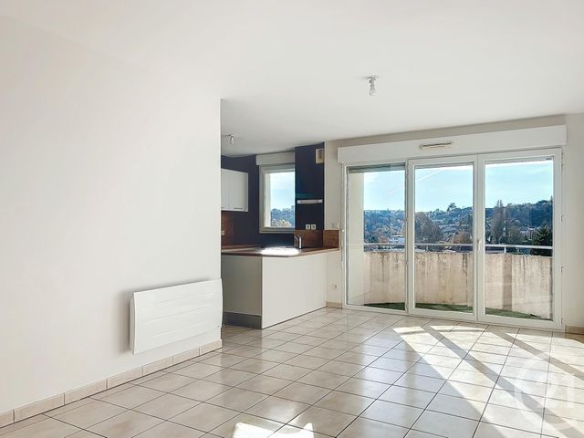 Appartement F3 à louer - 3 pièces - 63.5 m2 - ANGOULEME - 16 - POITOU-CHARENTES - Century 21 Aloha Immobilier