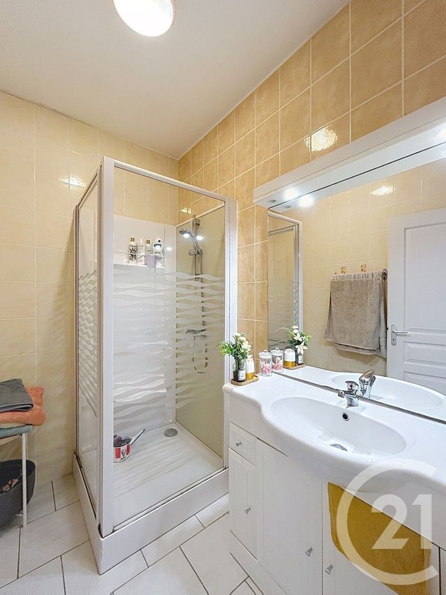 Appartement F2 à louer - 2 pièces - 46.0 m2 - ANGOULEME - 16 - POITOU-CHARENTES - Century 21 Aloha Immobilier