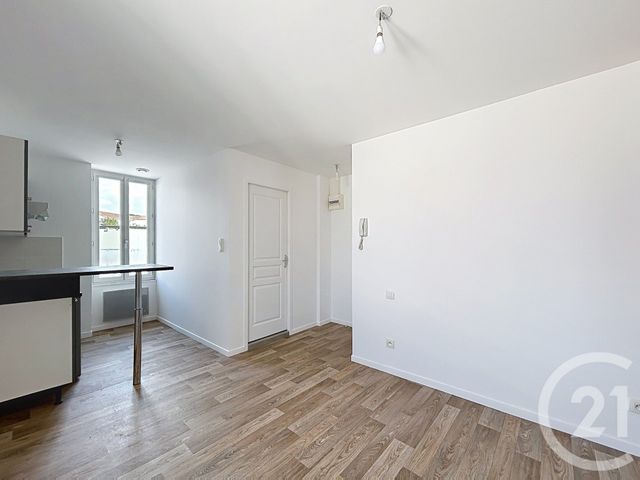Appartement F1 à louer - 1 pièce - 18.34 m2 - ANGOULEME - 16 - POITOU-CHARENTES - Century 21 Aloha Immobilier