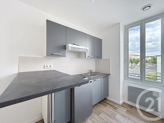 Appartement F1 à louer - 1 pièce - 18.34 m2 - ANGOULEME - 16 - POITOU-CHARENTES - Century 21 Aloha Immobilier