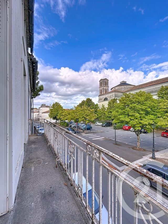 Appartement F2 à louer - 2 pièces - 40.4 m2 - ANGOULEME - 16 - POITOU-CHARENTES - Century 21 Aloha Immobilier