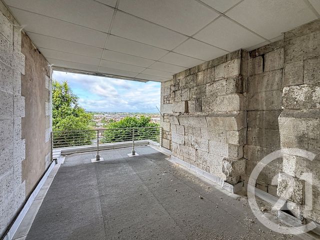 Appartement T2 à vendre - 3 pièces - 57.95 m2 - ANGOULEME - 16 - POITOU-CHARENTES - Century 21 Aloha Immobilier