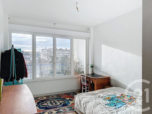 Appartement T3 à louer - 4 pièces - 87.02 m2 - ANGOULEME - 16 - POITOU-CHARENTES - Century 21 Aloha Immobilier