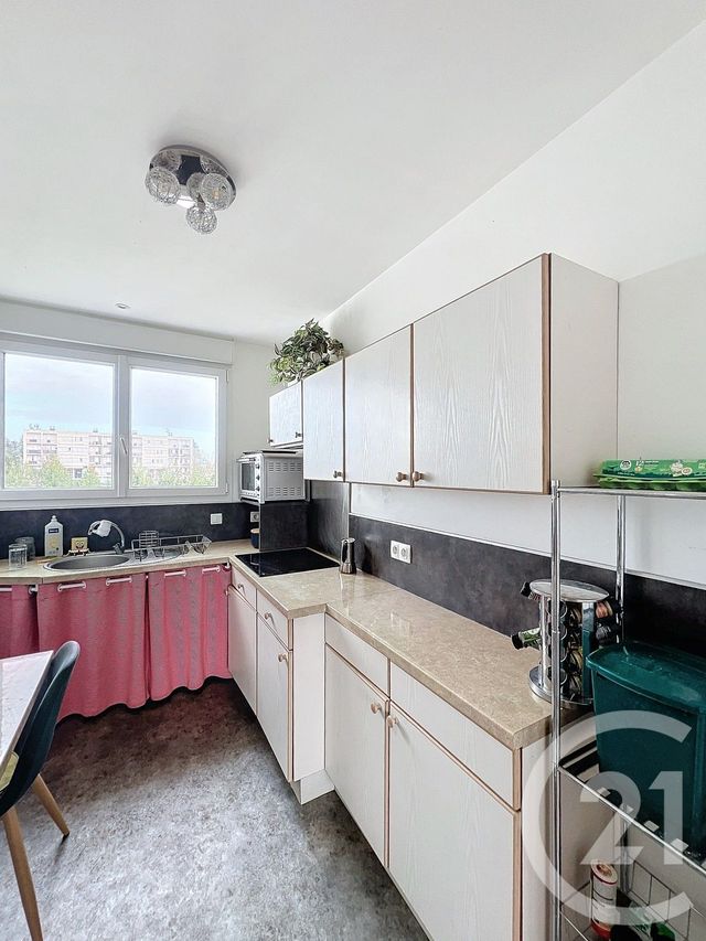 Appartement T3 à louer - 4 pièces - 87.02 m2 - ANGOULEME - 16 - POITOU-CHARENTES - Century 21 Aloha Immobilier