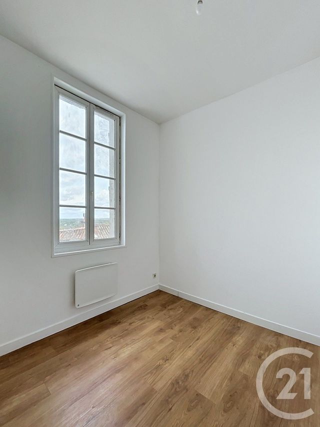 Appartement F3 à louer - 3 pièces - 51.0 m2 - ANGOULEME - 16 - POITOU-CHARENTES - Century 21 Aloha Immobilier