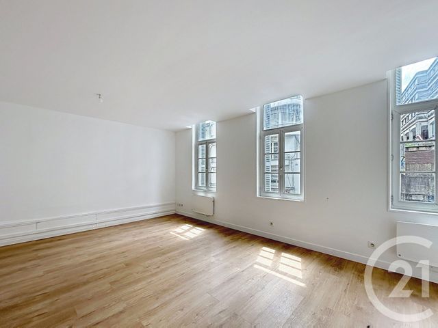 Appartement F3 à louer - 3 pièces - 51.0 m2 - ANGOULEME - 16 - POITOU-CHARENTES - Century 21 Aloha Immobilier