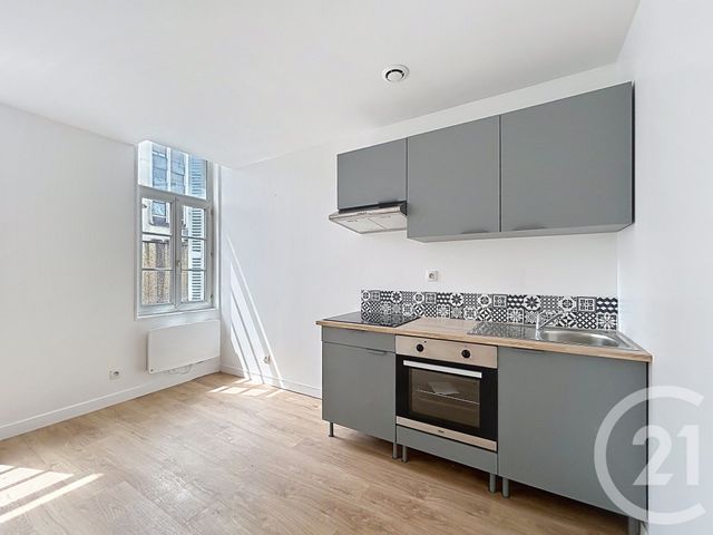 Appartement F3 à louer - 3 pièces - 51.0 m2 - ANGOULEME - 16 - POITOU-CHARENTES - Century 21 Aloha Immobilier