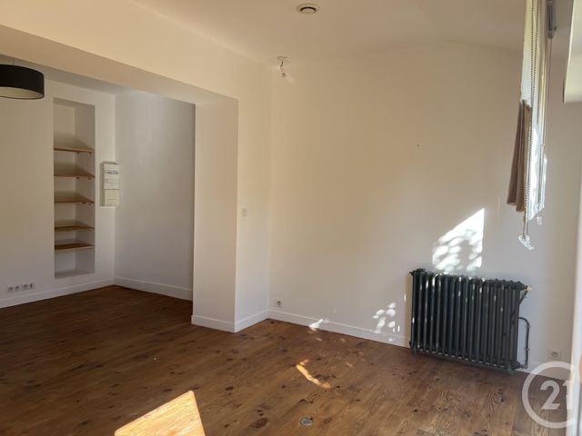 Appartement F1 à louer - 1 pièce - 34.0 m2 - ANGOULEME - 16 - POITOU-CHARENTES - Century 21 Aloha Immobilier