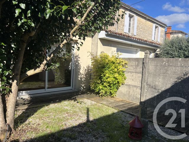 Appartement F1 à louer - 1 pièce - 34.0 m2 - ANGOULEME - 16 - POITOU-CHARENTES - Century 21 Aloha Immobilier