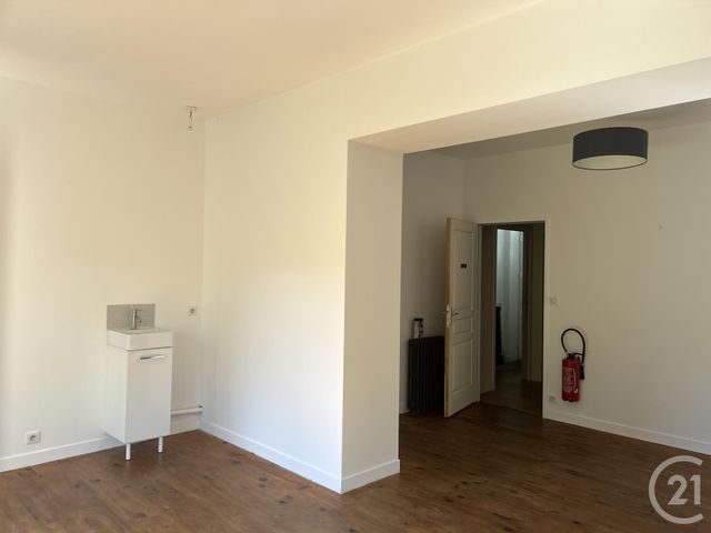 Appartement F1 à louer - 1 pièce - 34.0 m2 - ANGOULEME - 16 - POITOU-CHARENTES - Century 21 Aloha Immobilier