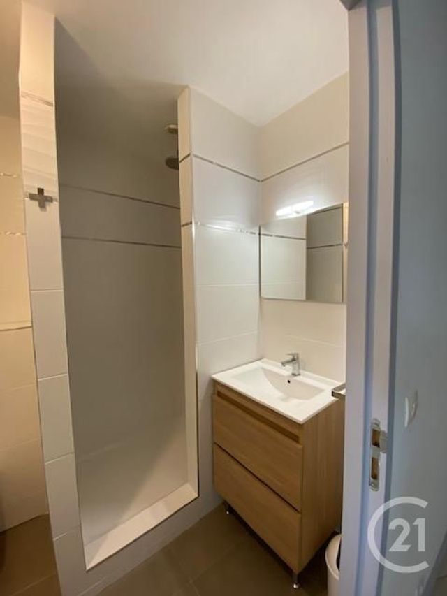 Appartement F2 à louer - 2 pièces - 67.0 m2 - ANGOULEME - 16 - POITOU-CHARENTES - Century 21 Aloha Immobilier