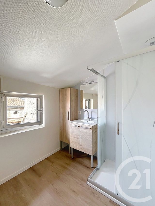 Appartement F1 bis à louer - 2 pièces - 28.04 m2 - ANGOULEME - 16 - POITOU-CHARENTES - Century 21 Aloha Immobilier
