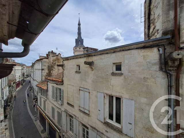 Appartement F1 bis à louer - 2 pièces - 28.04 m2 - ANGOULEME - 16 - POITOU-CHARENTES - Century 21 Aloha Immobilier