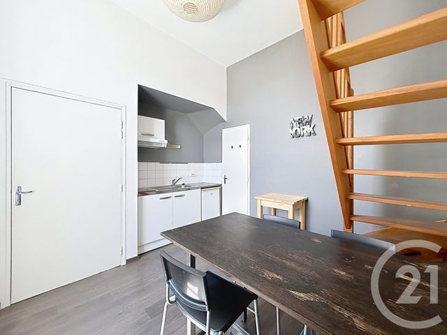 Appartement Duplex à louer - 2 pièces - 22.43 m2 - ANGOULEME - 16 - POITOU-CHARENTES - Century 21 Aloha Immobilier