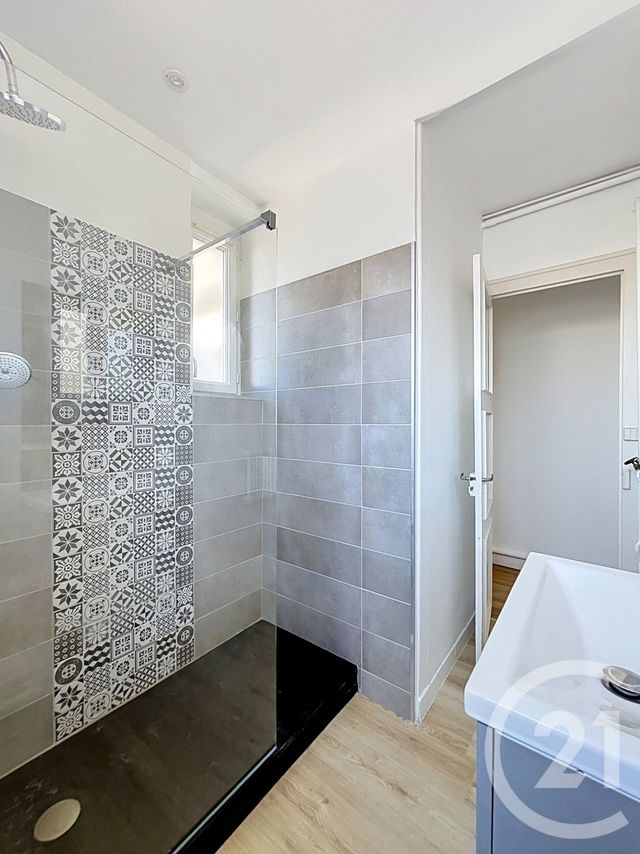 Appartement F3 à louer - 3 pièces - 65.0 m2 - ANGOULEME - 16 - POITOU-CHARENTES - Century 21 Aloha Immobilier