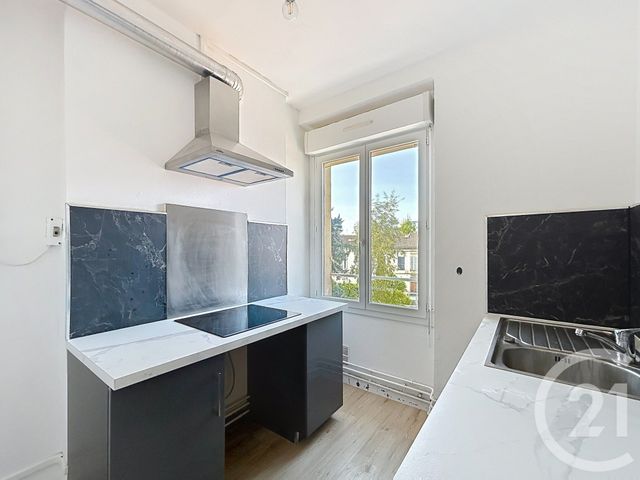 Appartement F3 à louer - 3 pièces - 65.0 m2 - ANGOULEME - 16 - POITOU-CHARENTES - Century 21 Aloha Immobilier