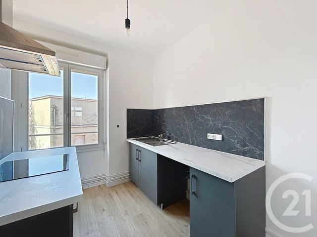 Appartement F3 à louer - 3 pièces - 65.0 m2 - ANGOULEME - 16 - POITOU-CHARENTES - Century 21 Aloha Immobilier