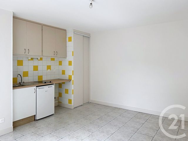 Appartement F2 à louer - 2 pièces - 31.95 m2 - ST MICHEL - 16 - POITOU-CHARENTES - Century 21 Aloha Immobilier