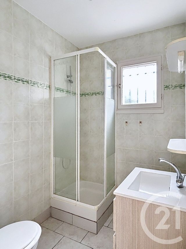 Appartement F2 à louer - 2 pièces - 31.95 m2 - ST MICHEL - 16 - POITOU-CHARENTES - Century 21 Aloha Immobilier