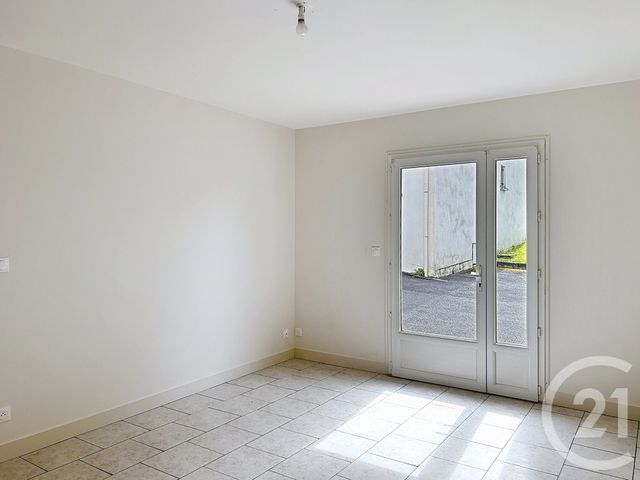 Appartement F2 à louer - 2 pièces - 31.95 m2 - ST MICHEL - 16 - POITOU-CHARENTES - Century 21 Aloha Immobilier